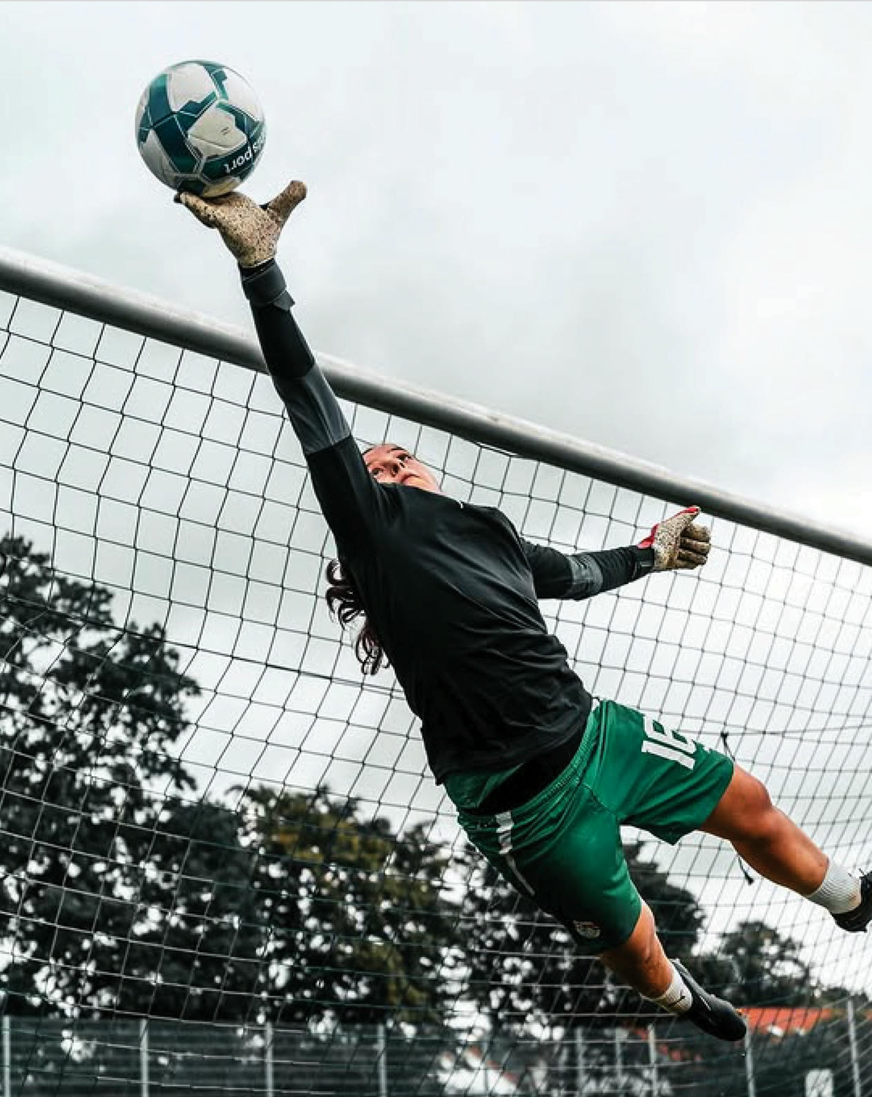 Hania Hamouda - Full stretch in Hamburg with @justusgoalkeepers